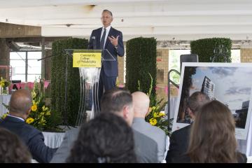 The president of the Radner Property Group, Dave Yeager, speaks to the audience.