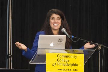 Keynote Speaker Debora Borges Carrera speaks to the audience.